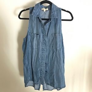 Cloth and Stone Sleeveless Chambray Shirt. NWT